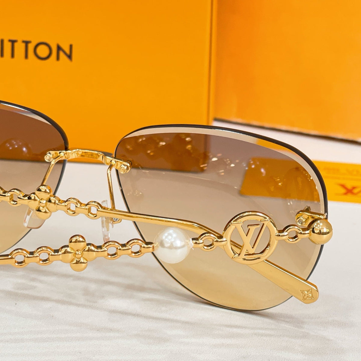 Louis Vuitton Z3318U Sunglasses - 64-14-145